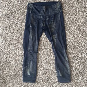 Lululemon below the calf length leggings